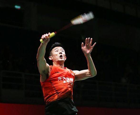 场发布会上 场发布会上